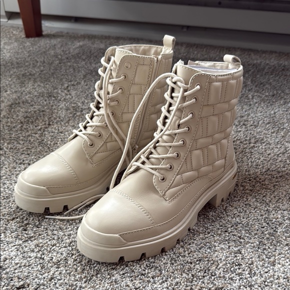 Aldo Women's Cream Quilted Leather combat Ankle Boots 8.5-New - Picture 1 of 5